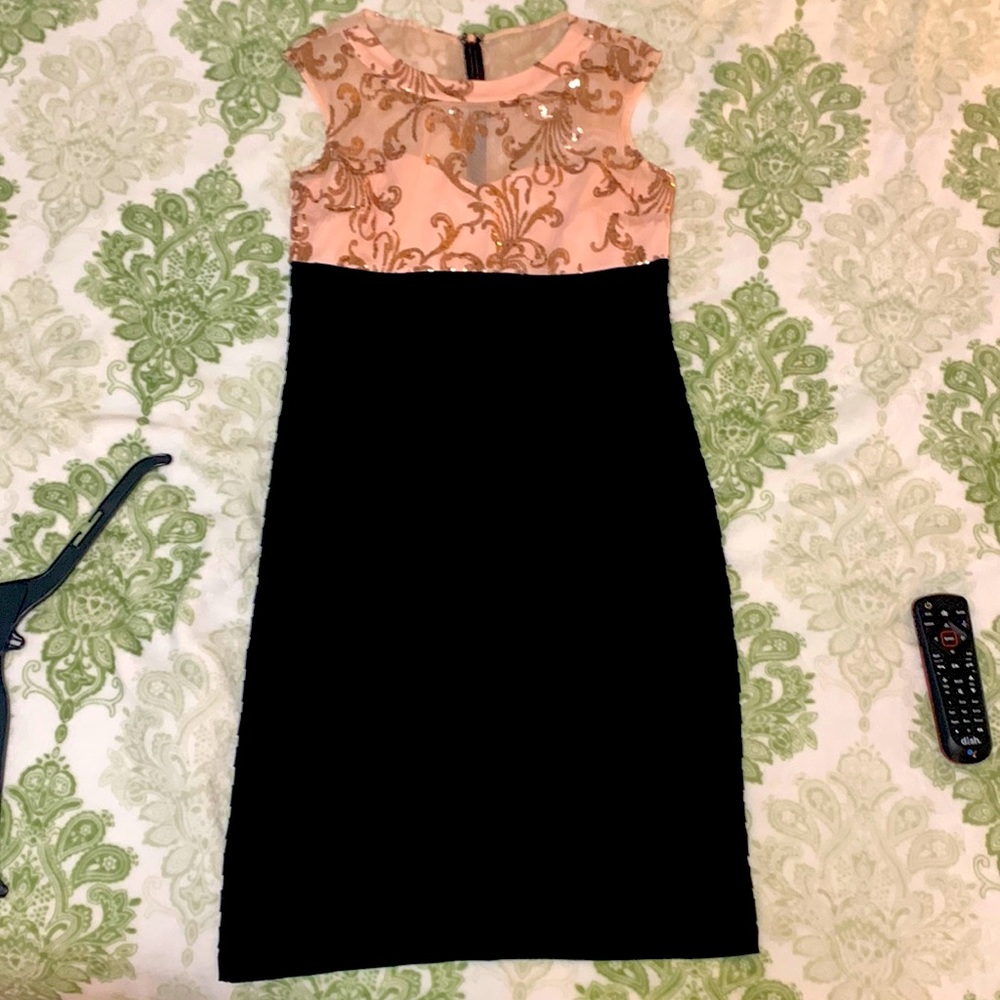 Scarlett form fitting knee length formal dress size 12